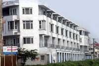 Giảm giá một nửa, biệt thự vẫn ế 10 năm
